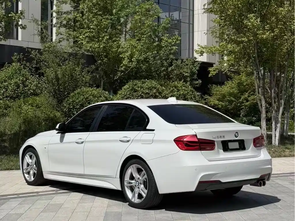 BMW 3 Series 2018 — фото 9