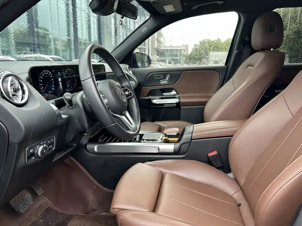 Mercedes-Benz GLB 2023
