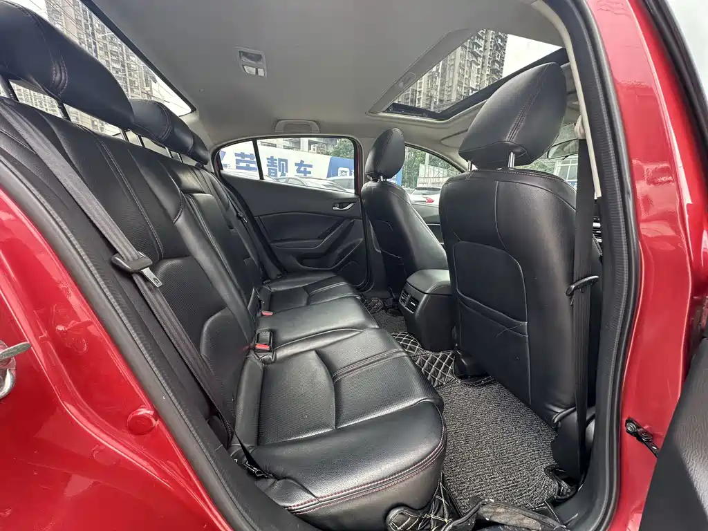 Mazda 3 Axela 2019 — фото 12