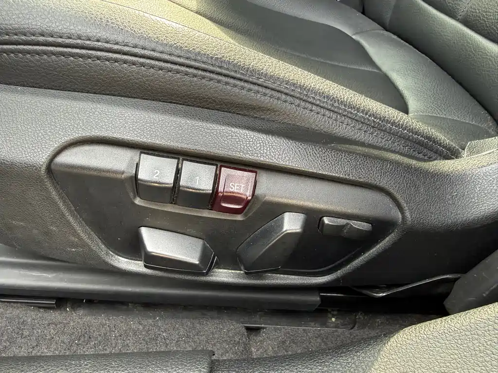 BMW 1 Series 2018 — фото 14