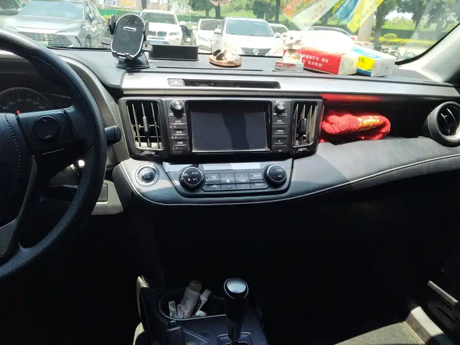 Toyota RAV4 2019 — фото 13