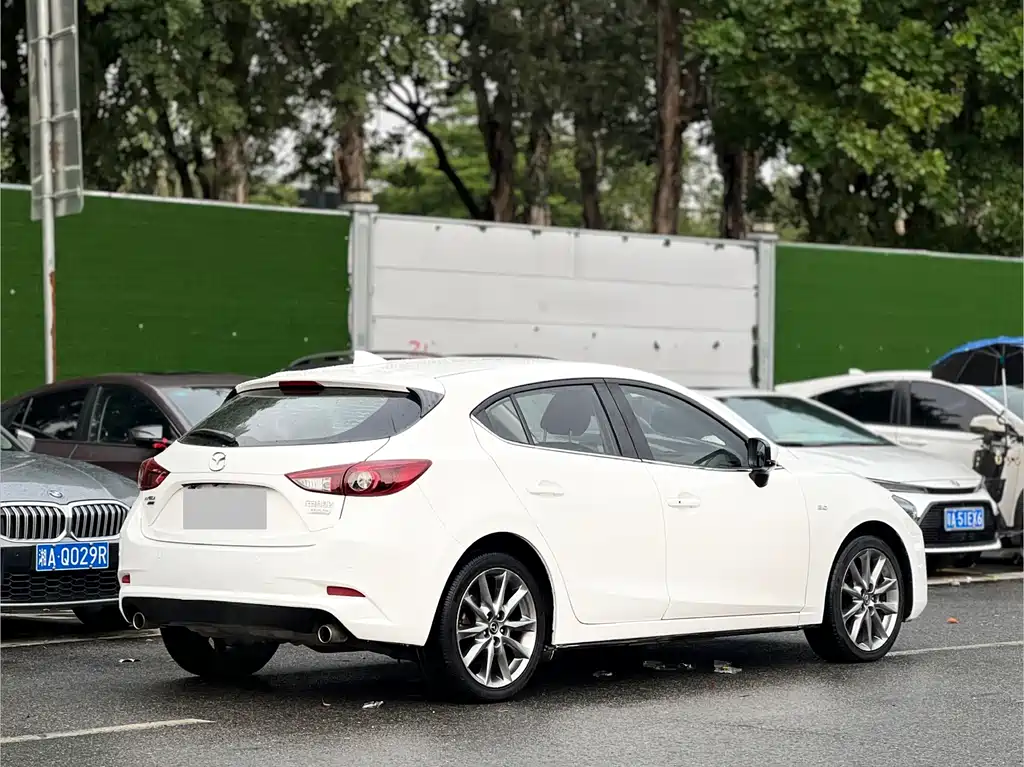 Mazda 3 Axela 2017 — фото 14
