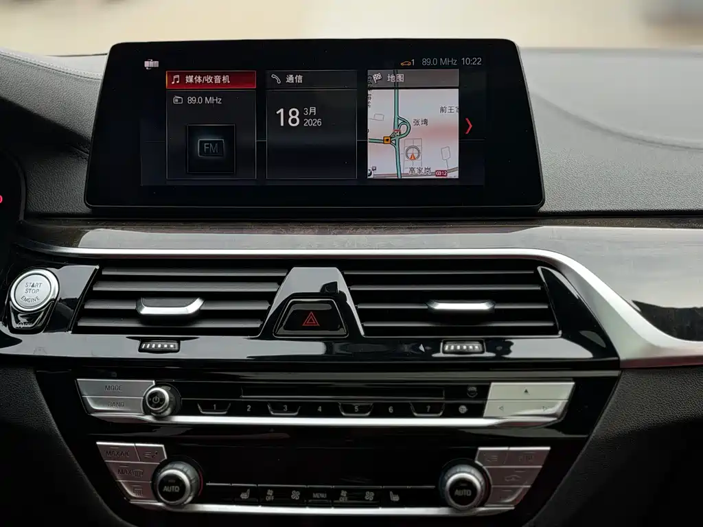 BMW 5 Series 2019 — фото 13