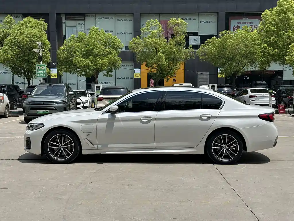 BMW 5 Series New Energy 2021 — фото 14