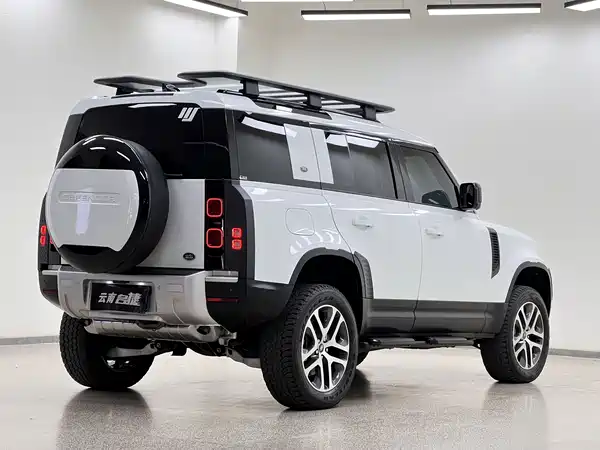 Land Rover Defender 2023