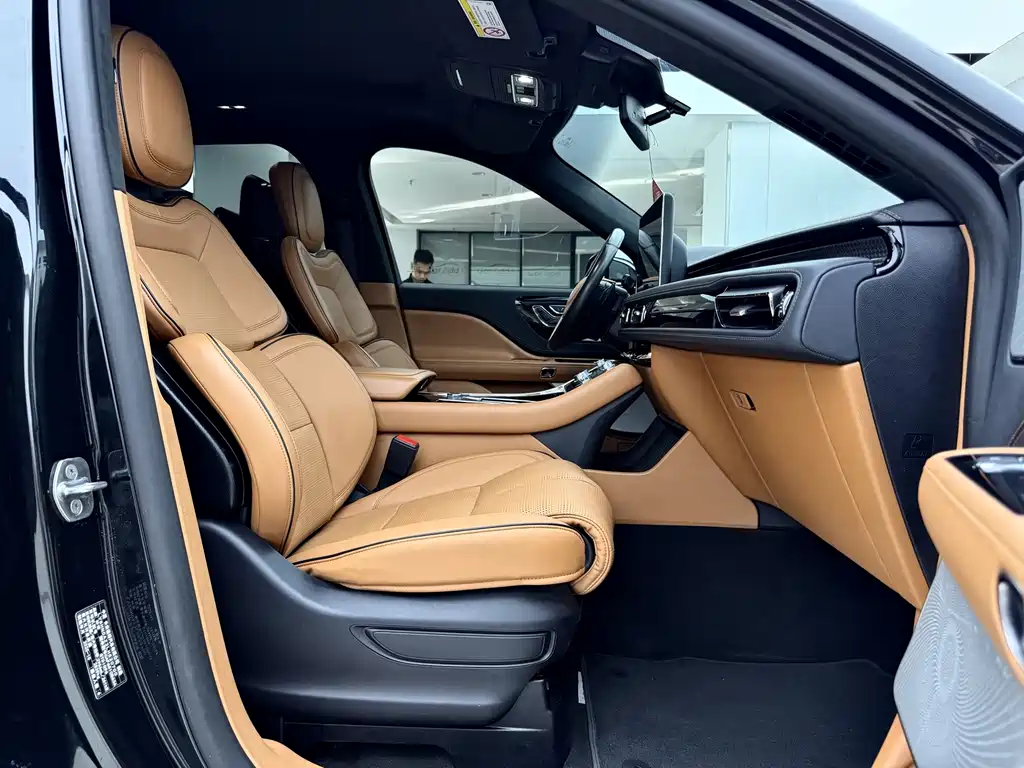 Lincoln Aviator 2020 — фото 15
