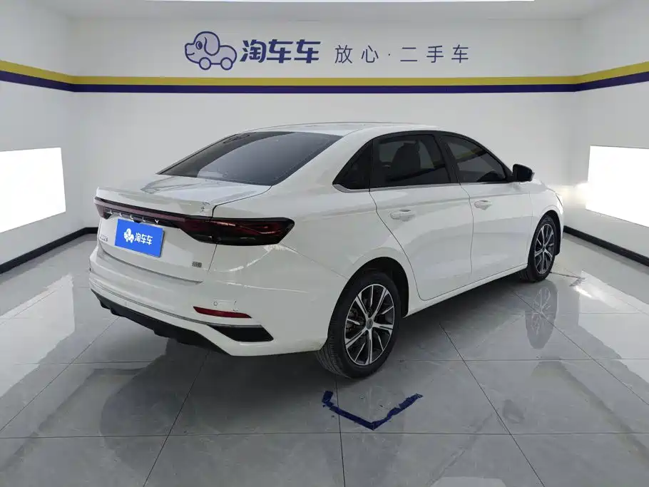 Geely Emgrand 2021