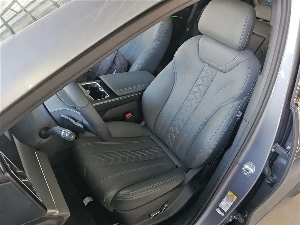 BYD L DM-i 2025 — фото 15