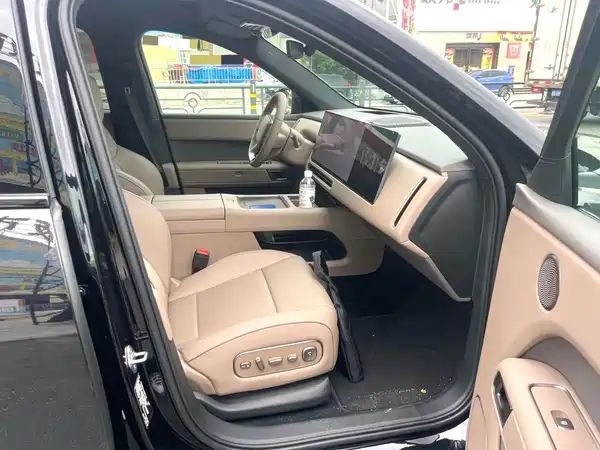 Li Auto L6 2026