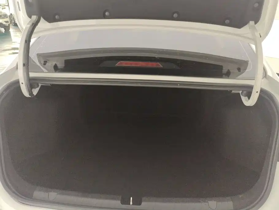 Geely Emgrand 2021