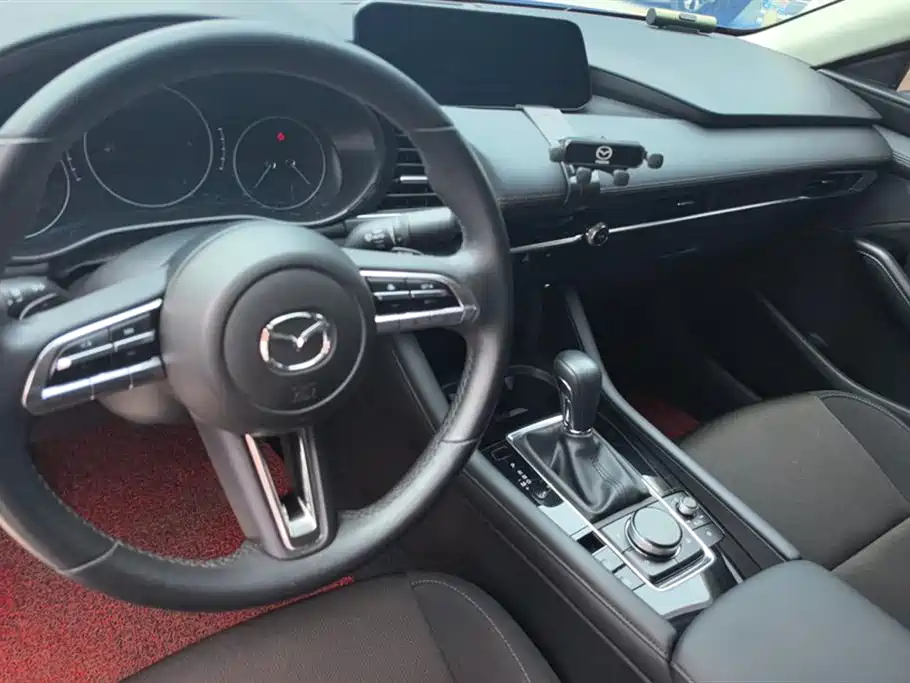Mazda 3 Axela 2023 — фото 12