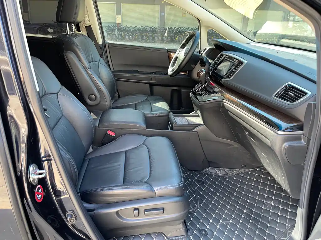 Honda Odyssey 2017 — фото 15