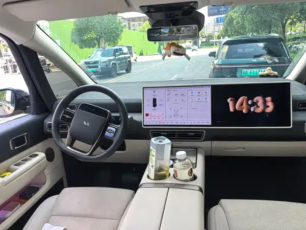 Li Auto MEGA 2025