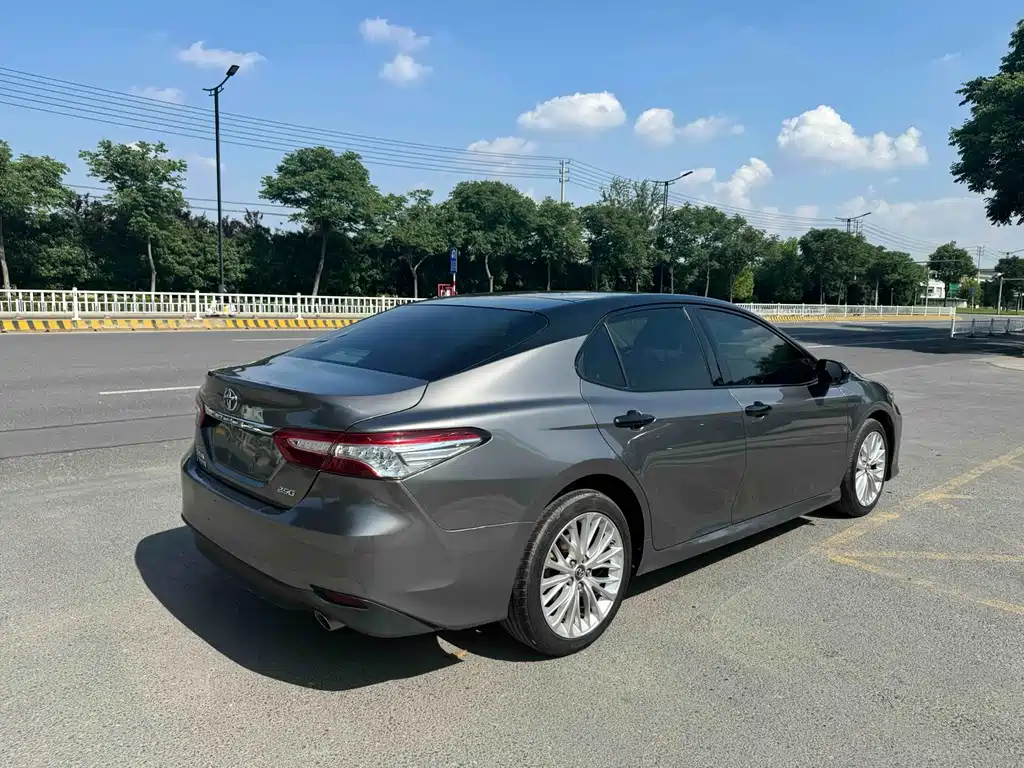 Toyota Camry 2018 — фото 5