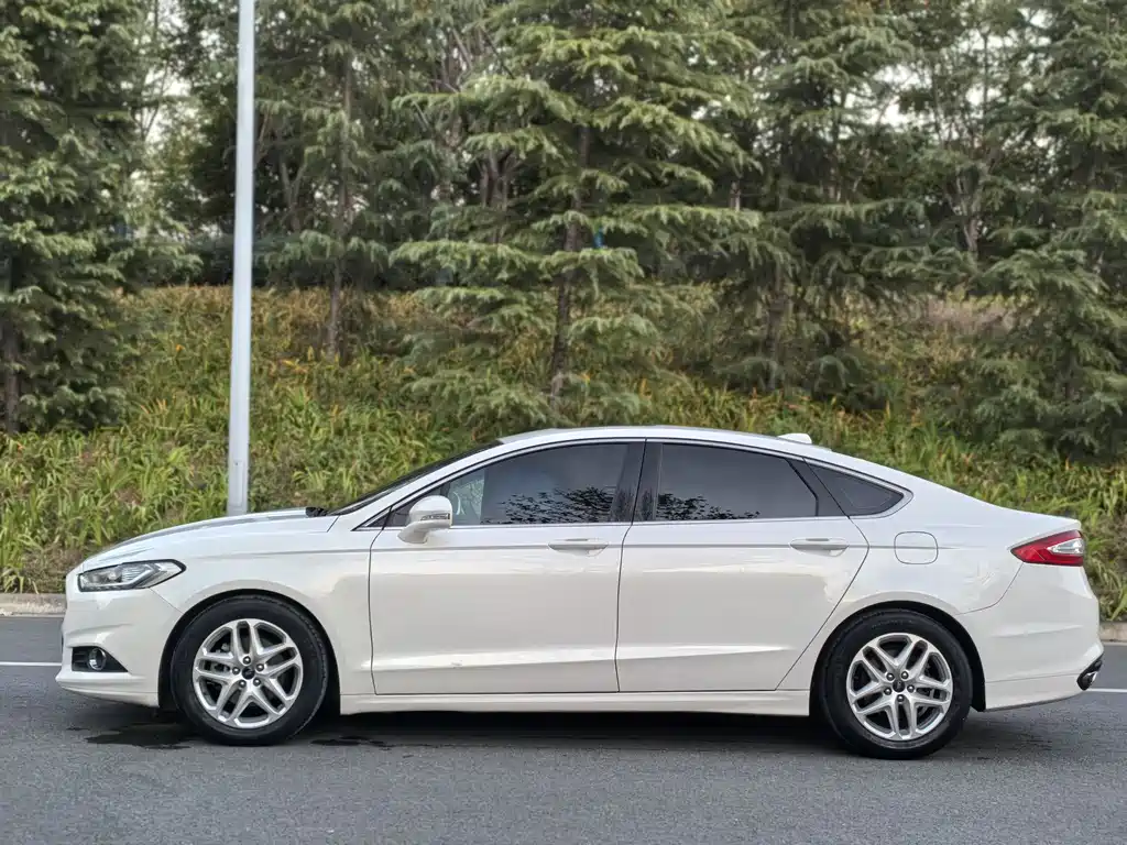 Ford Mondeo 2015 — фото 4