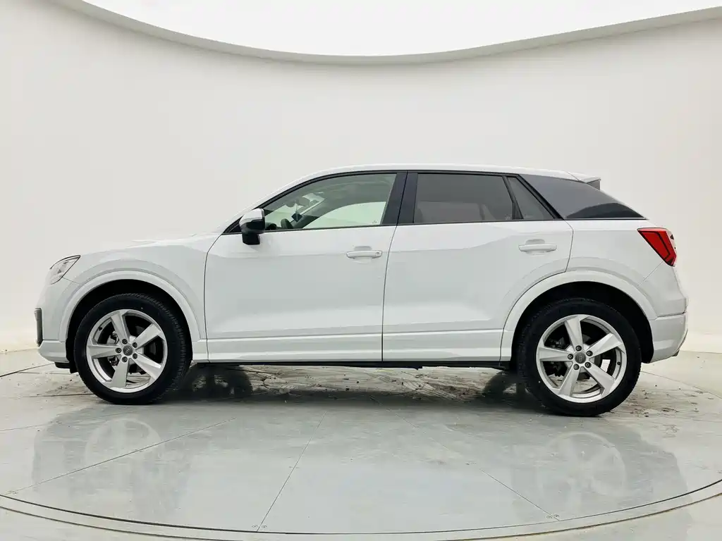 Audi Q2L 2021