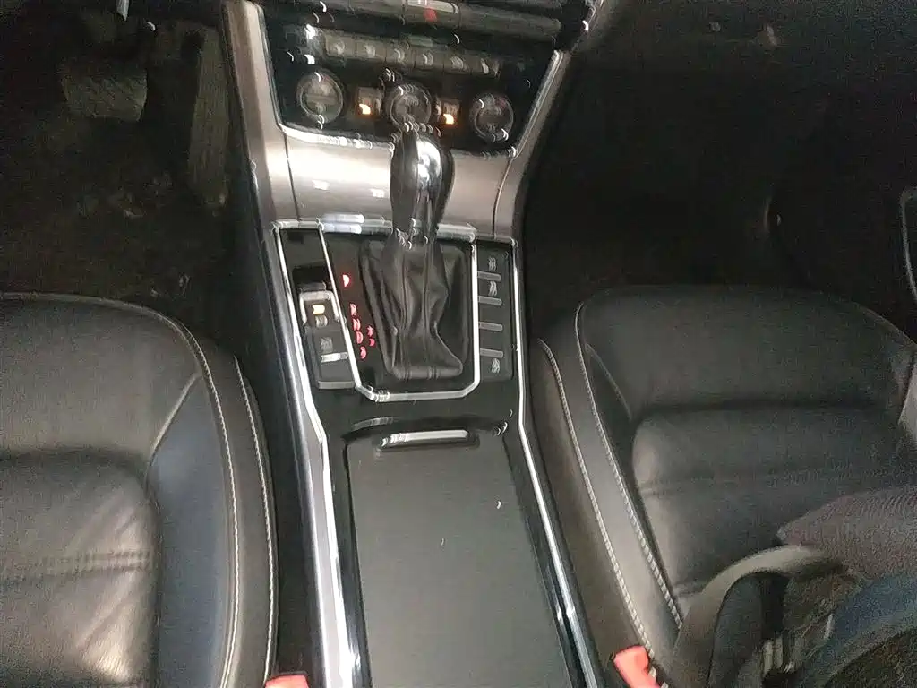 Volkswagen Passat 2017 — фото 14