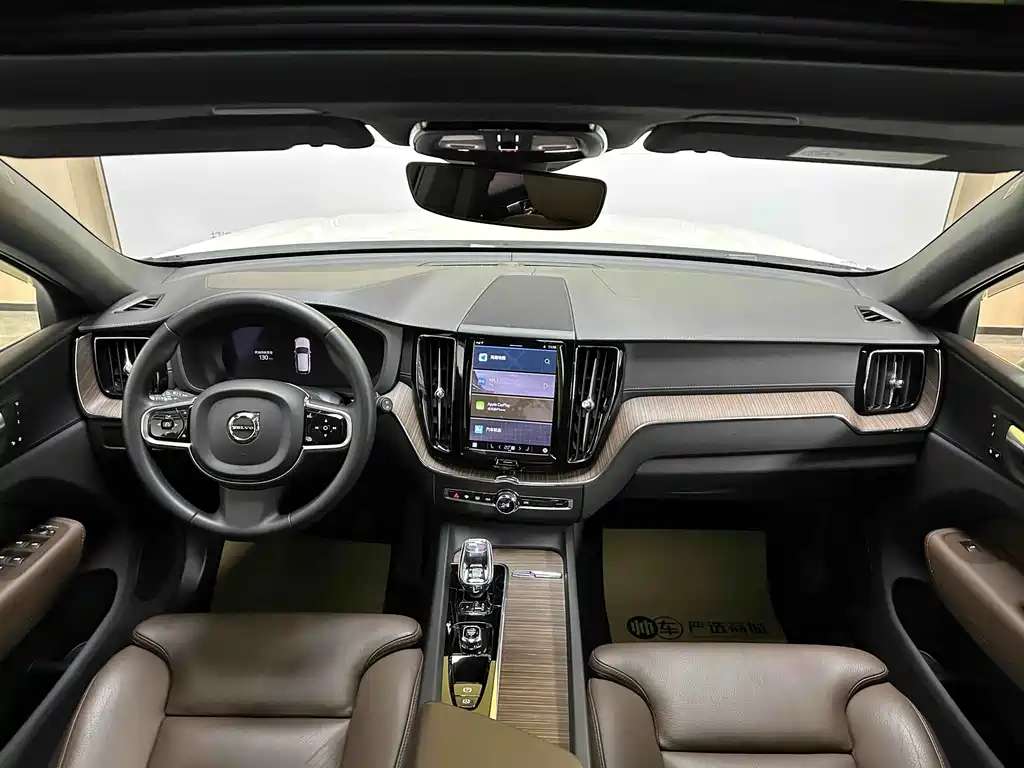 Volvo XC60 2023 — фото 8