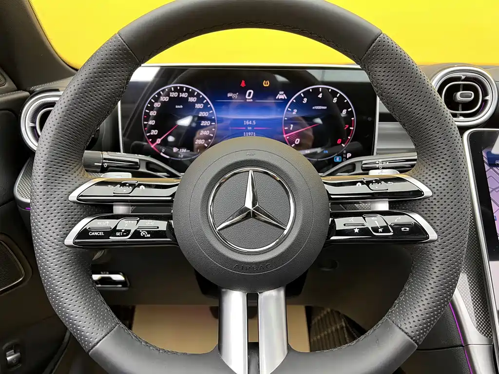 Mercedes-Benz C-Class 2025 — фото 11