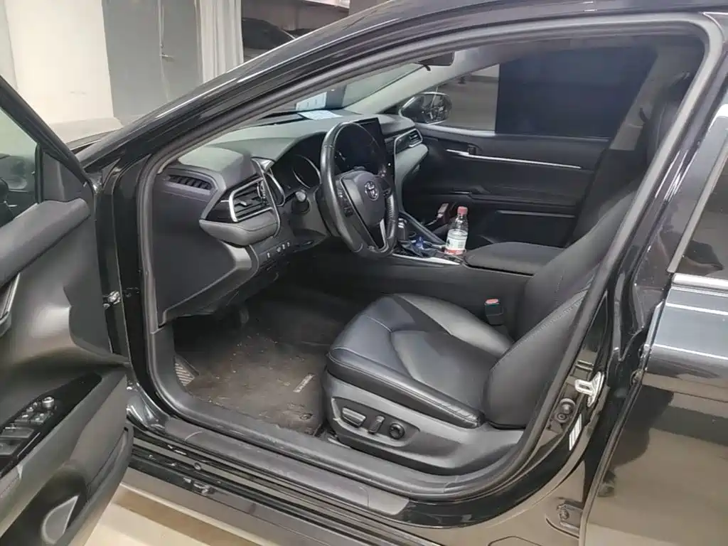Toyota Camry 2023 — фото 16