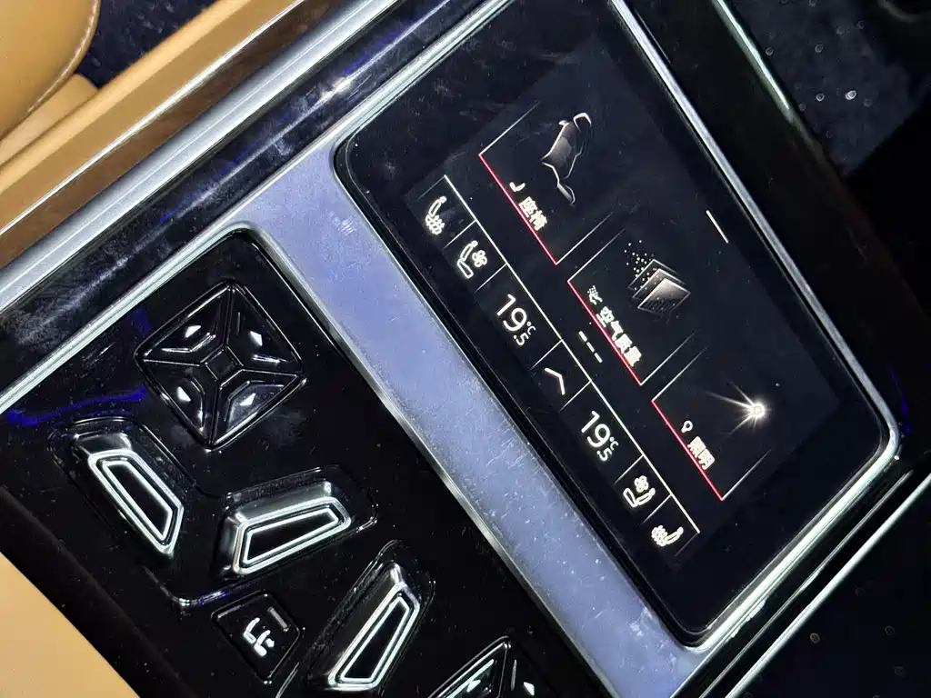 Audi A8 2023 — фото 18