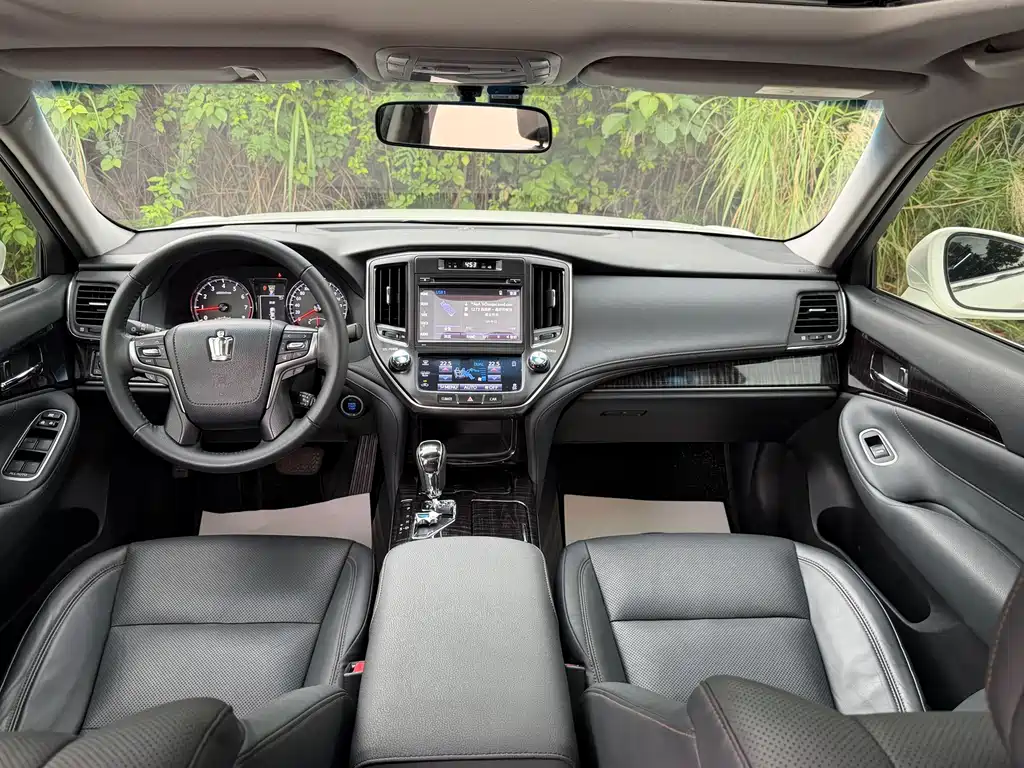 Toyota Crown 2015 — фото 14