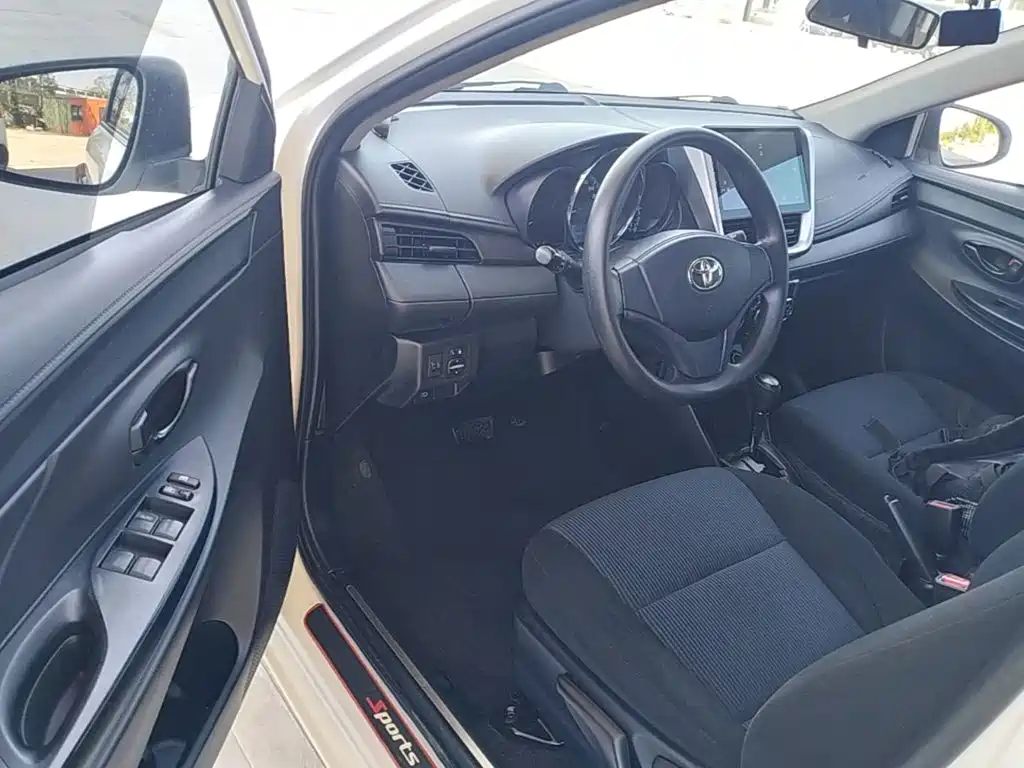 Toyota Yaris L 2019 — фото 16