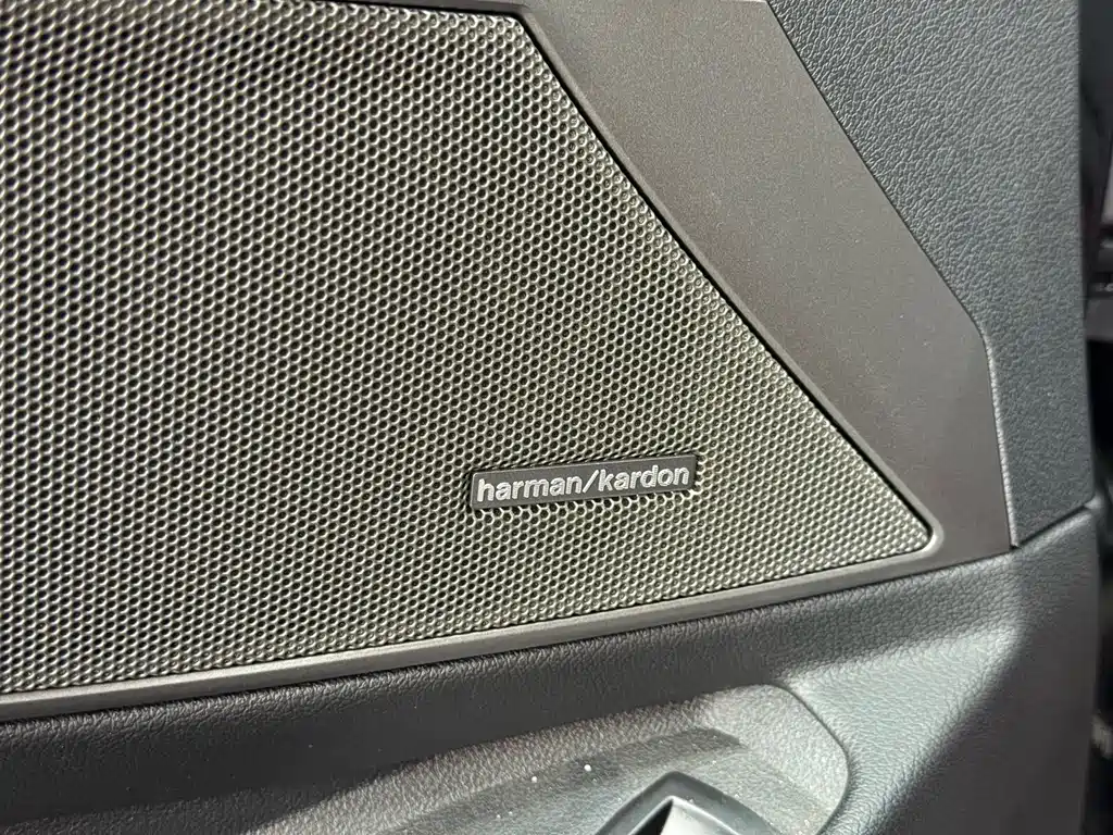 BMW 3 Series 2023 — фото 21
