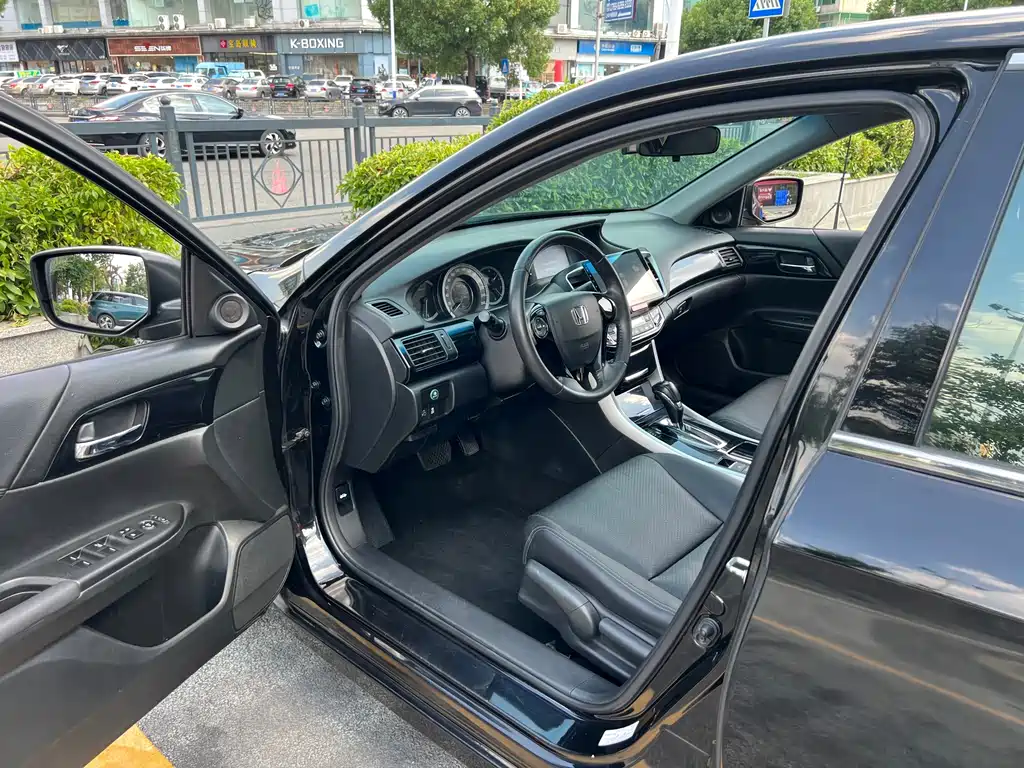 Honda Accord 2017 — фото 15