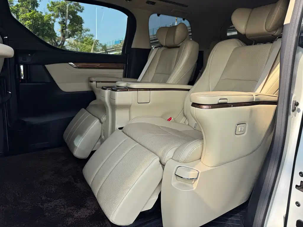 Toyota Alphard 2017 — фото 15
