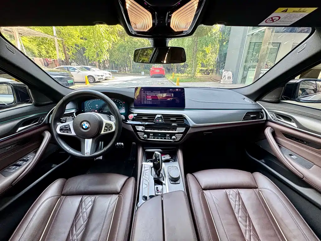 BMW 5 Series 2023 — фото 11