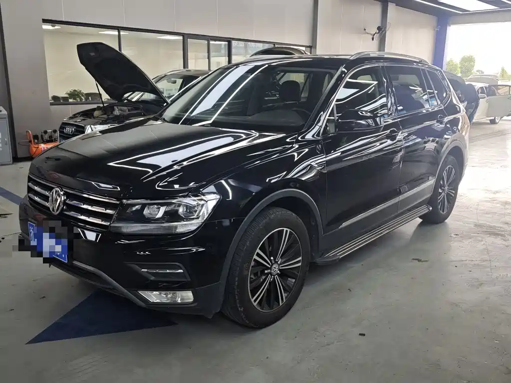 Volkswagen Tiguan L 2019 — фото 1