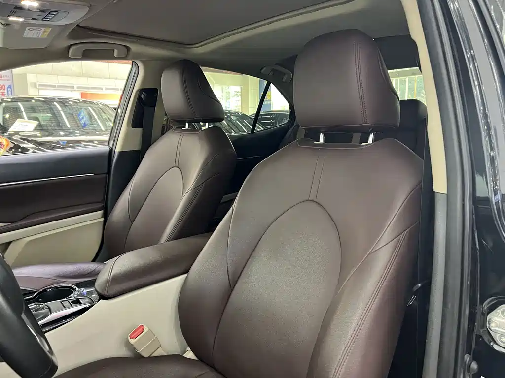 Toyota Camry 2018 — фото 14