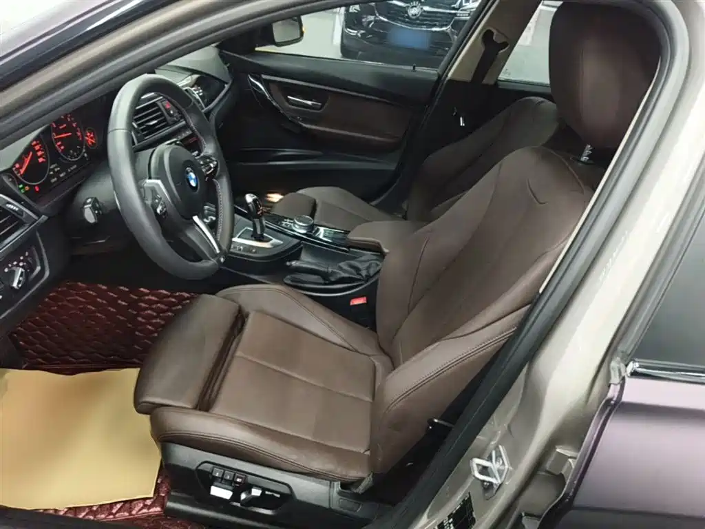 BMW 3 Series 2019 — фото 15