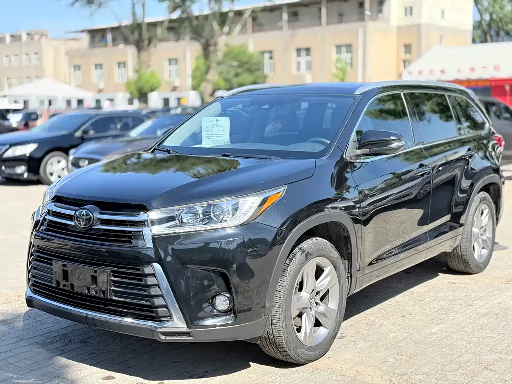 Toyota Highlander 2018 — фото 1