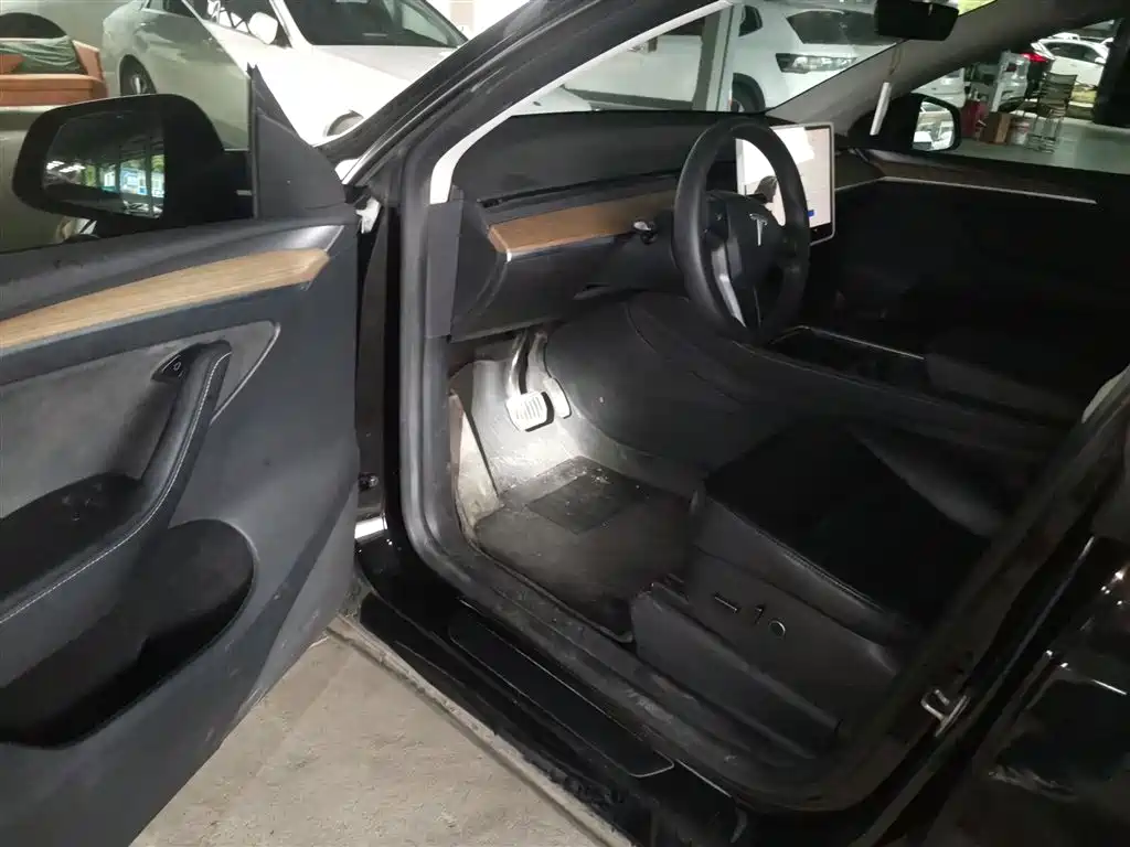 Tesla Model Y 2023 — фото 12