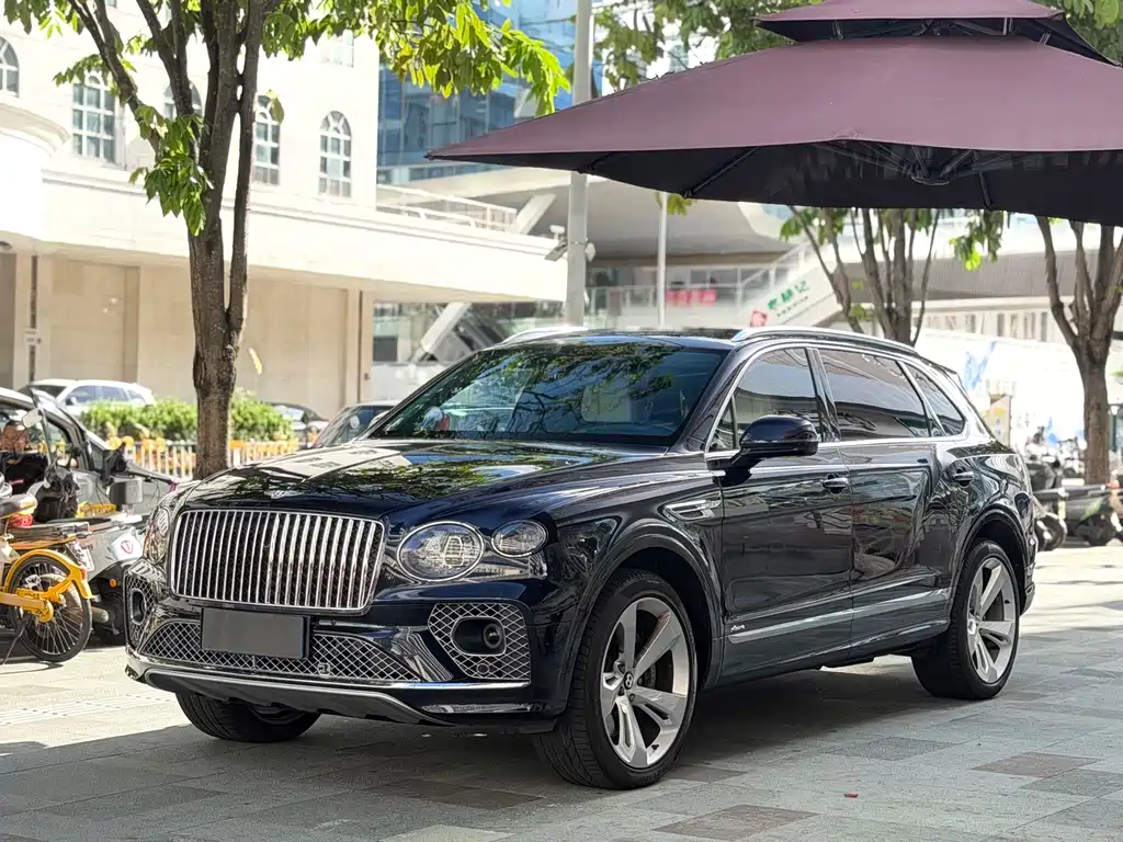 Bentley Bentayga 2023 — фото 1