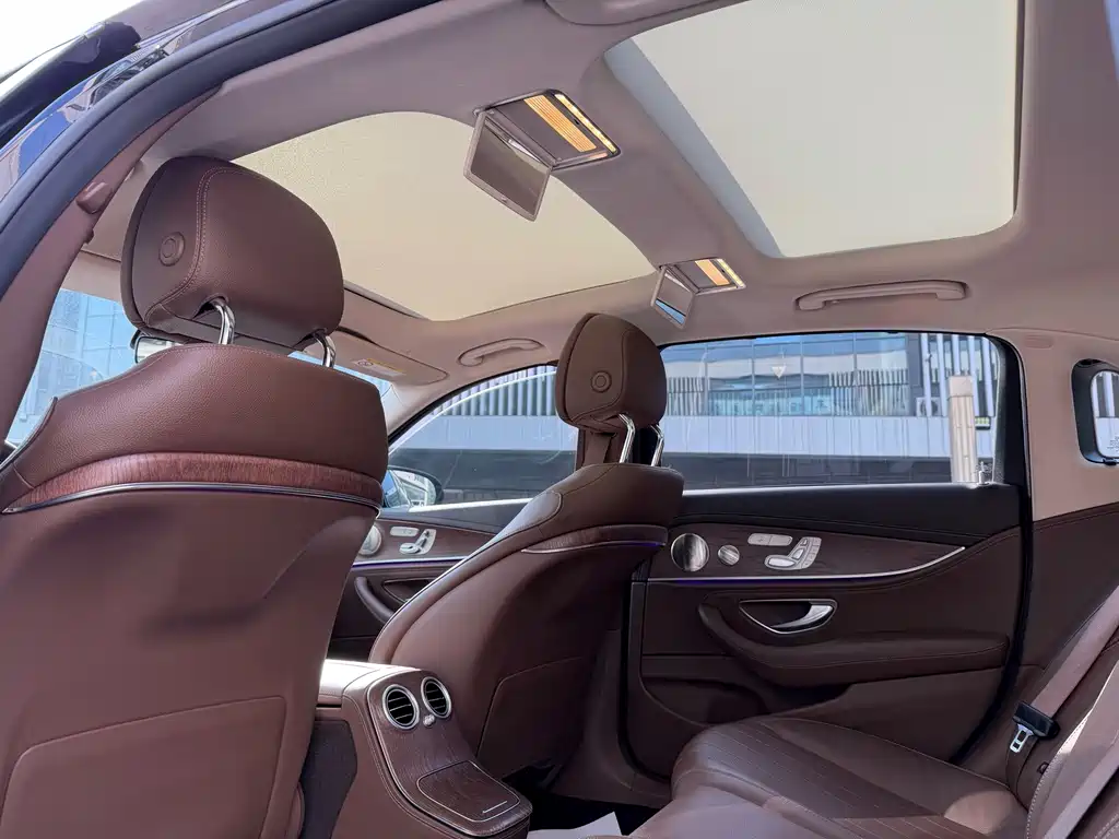 Mercedes-Benz E-Class 2023 — фото 10