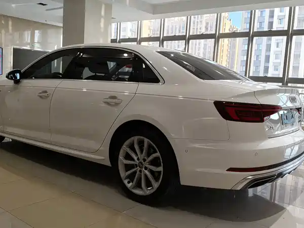 Audi A4L 2019