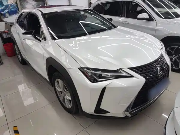 Lexus UX 2021