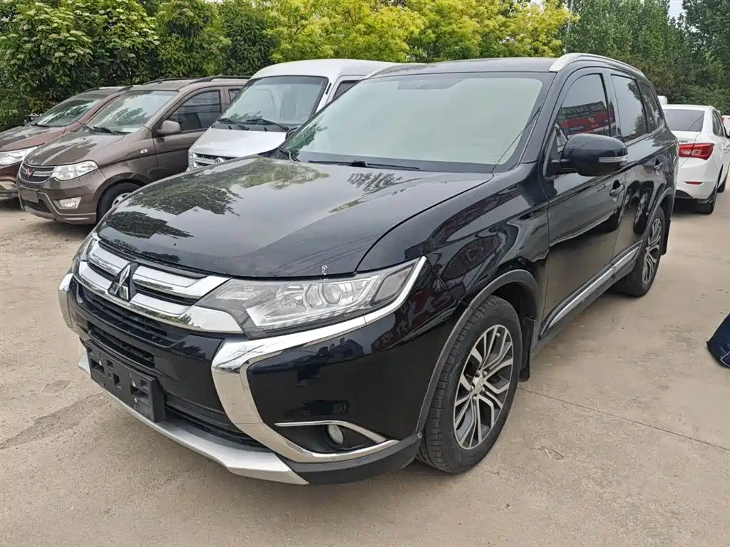 Mitsubishi Outlander 2018 — фото 2