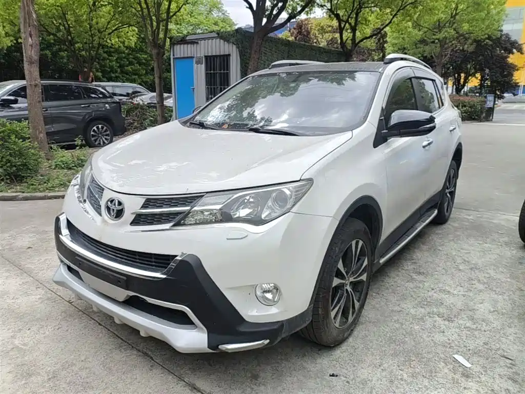Toyota RAV4 2015 — фото 1