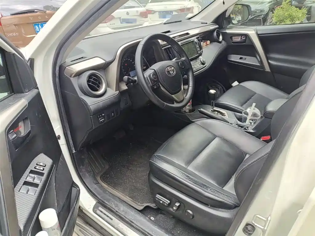 Toyota RAV4 2015 — фото 16