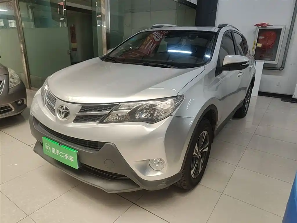 Toyota RAV4 2015 — фото 2