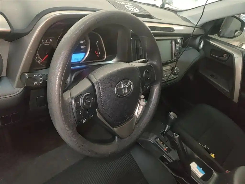 Toyota RAV4 2015 — фото 11