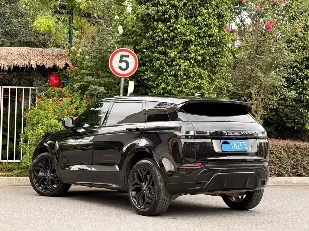 Land Rover Range Rover Evoque 2023 — фото 9