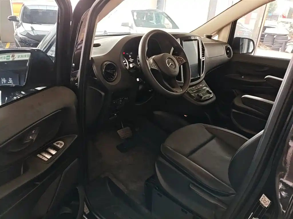Mercedes-Benz Vito 2022 — фото 16