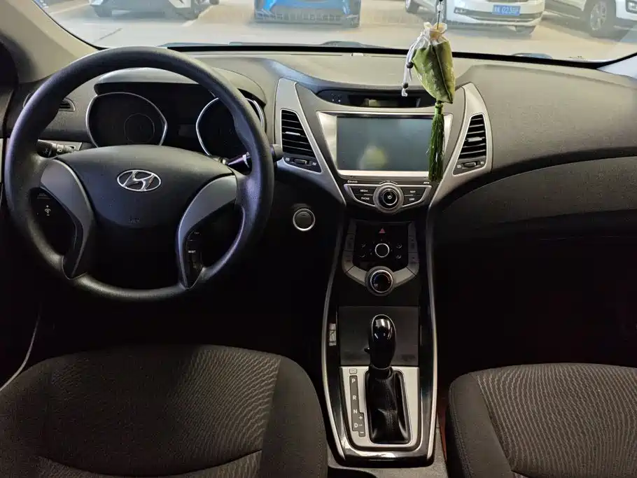 Hyundai Elantra Langdong 2015 — фото 12