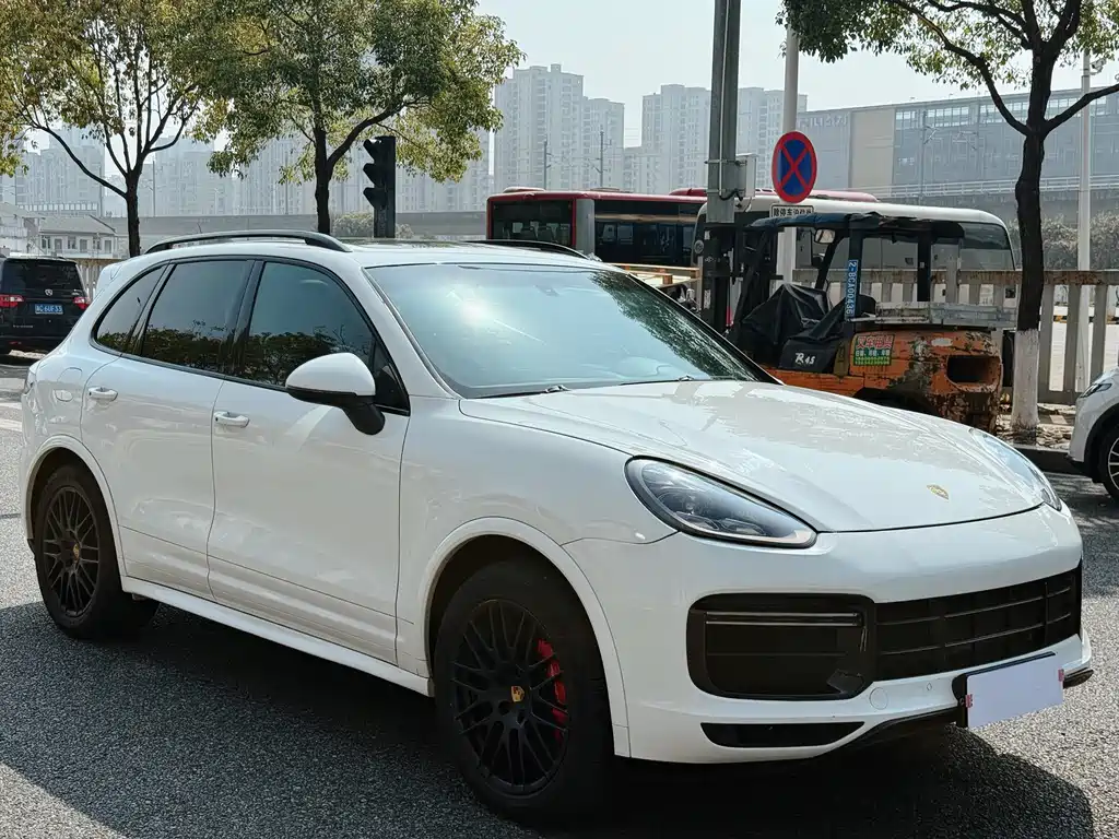 Porsche Cayenne 2016 — фото 1