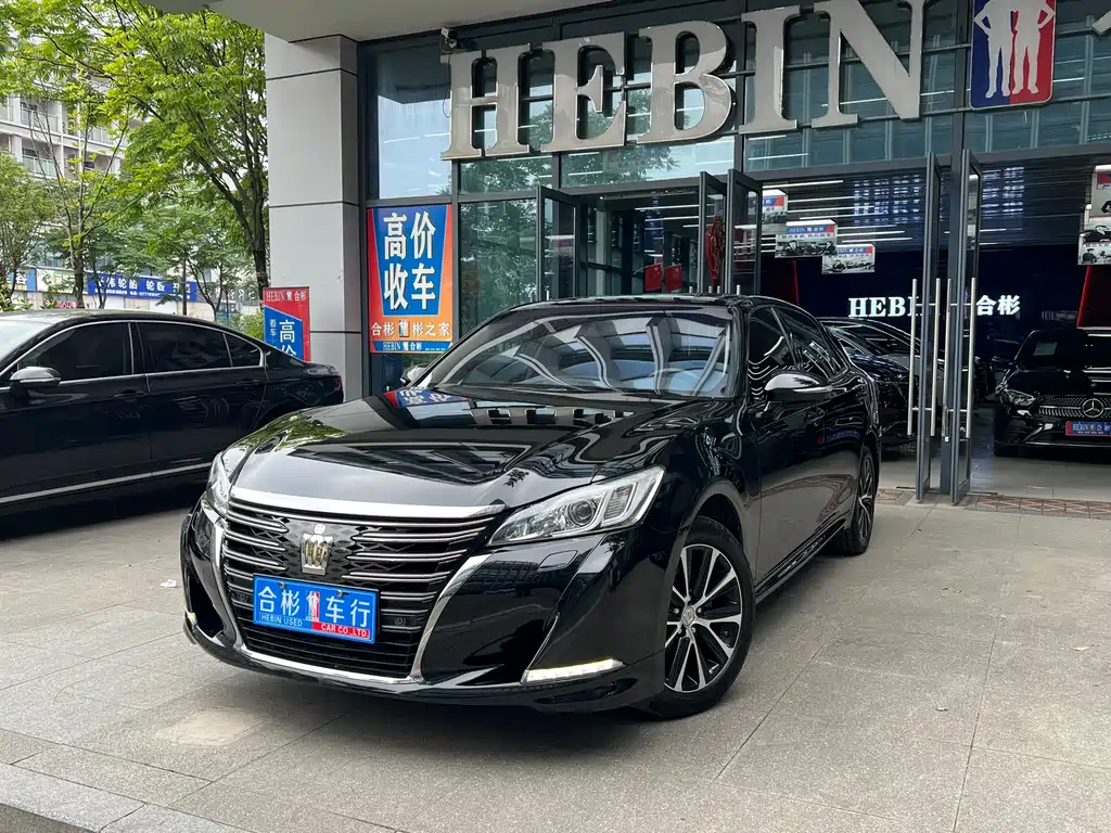 Toyota Crown 2018 — фото 1